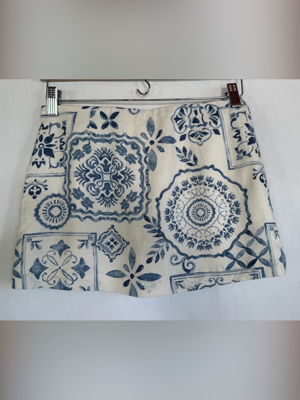 Abercrombie & Fitch Blue and Cream Tile-Print Skort